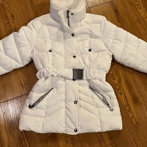 White waist length coat fun and trendy! Belted waist puffy coat